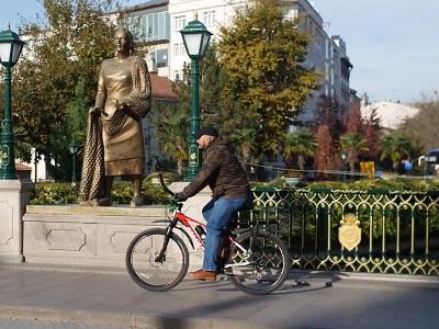 Bikes beat traffic