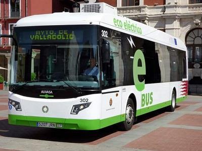 New hybrid vehicles of the Valladolid transport fleet presented to citizens